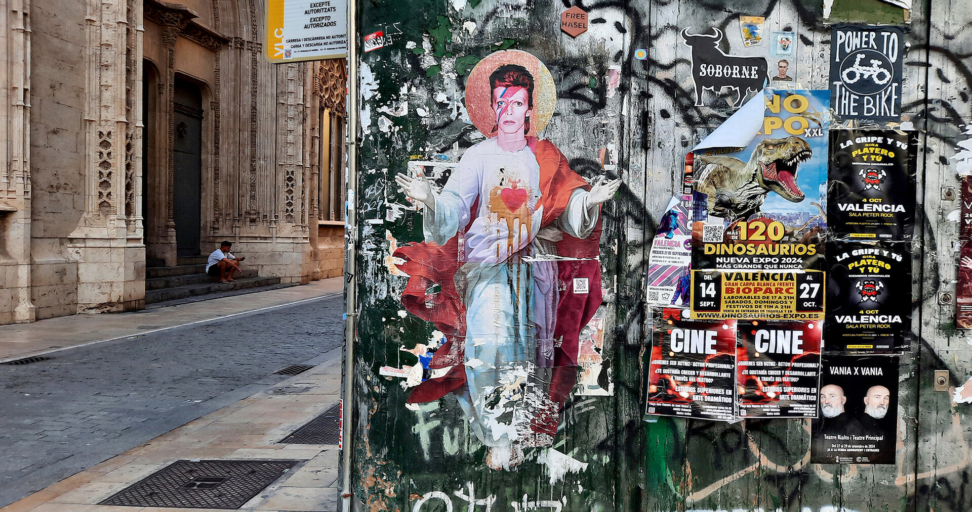 Maria Lorenzo Hernandez: Microcosmos. A Cabinet of Curiosities